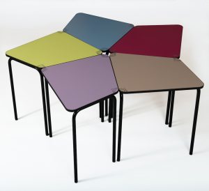 : La table scolaire 345 est une innovation signée C+B Lefebvre. Un design novateur pour le marché du mobilier scolaire